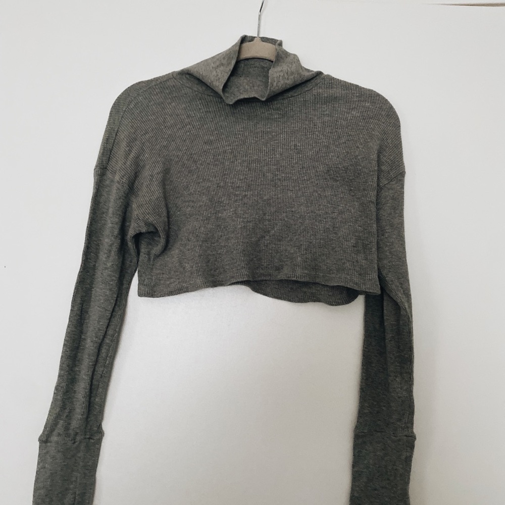 Cropped gray turtleneck